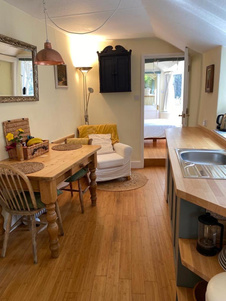 Lyme Clifftop Hideaway 莱姆里吉斯 外观 照片